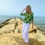 Sarah Mintz Instagram – Los poderes más profundos de la voluntad están enraizados en la conciencia (o alma), por encima del intelecto y la emoción. 🫶.
@
🩱Traje de playa 🏝️ @ucwwofficial .
💇♀️ @chevi_montag_wigs