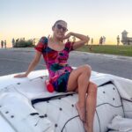 Sarah Perles Instagram - Being a typical tourist 💃🏽 with my clutch by @lena_erziak