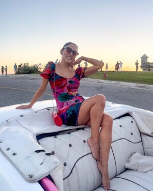 Sarah Perles Instagram - Being a typical tourist 💃🏽 with my clutch by @lena_erziak