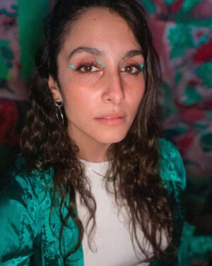 Sarah Perles Instagram - Appreciation Post: 
Yesterday I went to an event organised by @tartarcolors and I was overwhelmed by so much love and kindness. So here’s a post for all the people who hugged me and offered me sweets and foods and creams and outfits and a plant. I went back home with bags of gifts and my heart pumped with love. 
So today I’d like to write about these amazing young moroccan entrepreneurs who deserve all your attention.
First of all: @byedi.ma who makes Bomb outfits. Cool and modern, who changed my boring outfit for this absolutely gorgeous green trousers and shirt 🔥 
@girlz_box imports gadgets and goodies from Asia.  They are these stylish sisters who work together and have fun together and can tell you everything you need to know about Asian modern culture 🤍 
@lamaisondugranola stuffed my mouth with her healthy homemade granola. Couldn’t get enough of them. They are packed with nutriments and made with love. 
@safa_thebrand and @gaiaandgems who are besties and make stylish outfits and jewellery. 
@kokido.cg who makes the best mouth watering cookies. Just like I love them. Crunchy on the outside and gooey on the inside. 
@yemabio.morocco for the argan oil and organic cosmetics.
Thank you @vanitydusk for the fun make up, felt like a fairy! 
@nabatat_ who wants to make your home a greener place. They sell very affordable plants for your to adopt and be a happy parent of a baby plant 🪴 And if I forget anyone else, please let me know!! I had so much information 🤍
Let’s support our Moroccan artists, artisans, entrepreneurs, our super humans who move mountains and makes us proud ♥️