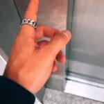 Sarah Perles Instagram - Quand tu sors le mauvais jour 😭😭