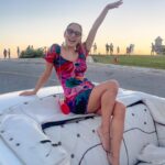 Sarah Perles Instagram - Being a typical tourist 💃🏽 with my clutch by @lena_erziak
