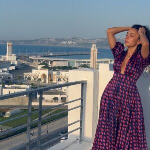 Sarah Perles Instagram - Summer is for colourful dresses and golden hour light 🌅 @hanoutboutique ✨