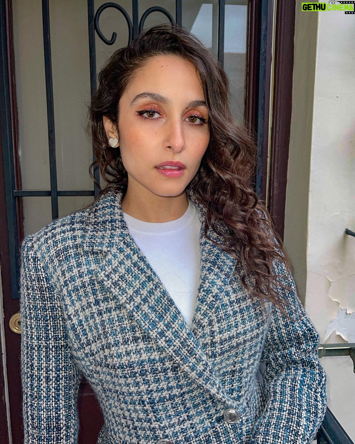 Sarah Perles Instagram - Chiki-Chiki is my lifestyle/ outfit by @marciano jewellery @thomassabo lip glow oil by @diorbeauty