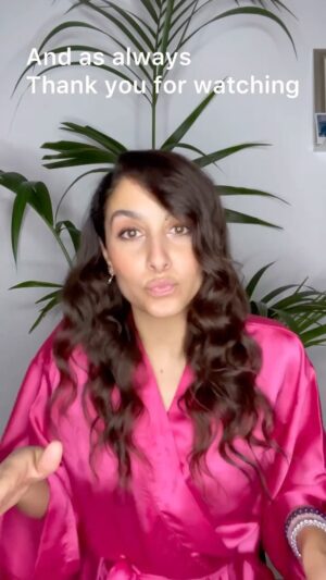 Sarah Perles Instagram - Hair Tutorial for Joojzghibate people. I use Moroccan oil Perfect Defense as a heat protector and Nashi Oil to give my hair a shiny look. For the rest, I think the video is pretty self explanatory. Let’s not pretend I know what I am talking about.