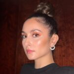 Sarah Perles Instagram - Thank you @diorbeauty for this gorgeous look. @mariagarciamua you are a gem ❤️‍🔥 jewellery by @joyeriasuarez 💎 @a6cinema and @martagodp ♥️