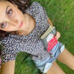 Sarah Perles Instagram - But I have promises to keep, and miles to go before I sleep… And miles to go before I sleep… Missing reading outdoors in a park 🍂 it is cold indeed, I’m home daydreaming, imagining the sounds of trees and birds, while reading poetry… feeling grateful for the things I’ve got and the things I’ll get.