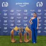 Sarah Perles Instagram - Presenting @elcid_laserie @primevideoes with my new family. Coming out 15th of July! Make up @diormakeup @mariagarciamua Outfit by @adolfodominguezofficial jewellery by @antonheunis shoes by @guess nails by @daudovabeauty