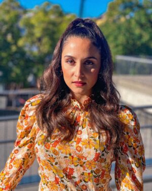 Sarah Perles Instagram - Thank you @festivalsevilla for your warm welcome and for inviting us ♥️ we were so proud to present our movie @alegria_pelicula Always a pleasure to be in Sevilla. Thank you @diorbeauty for the shire and make up @mariagarciamua is amazing!