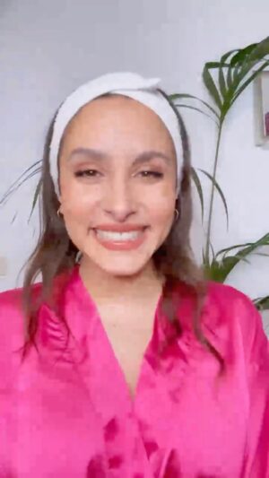 Sarah Perles Instagram - GRWM to go out. My skincare routine before my Evening make up 💃🏽 #EYEGOTTHEPOWER  #Lorealparissquad2022 #Lorealparis @lorealparis