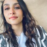 Sarah Perles Instagram - Long time no selfie 🤳 (a noter: les ch3ibitates indisciplinées)