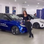 Sarah Perles Instagram - Ils m’ont invitée, ils ont presque regretté, et puis on a bien rigolé @hyundai_maroc #20reasonswhy