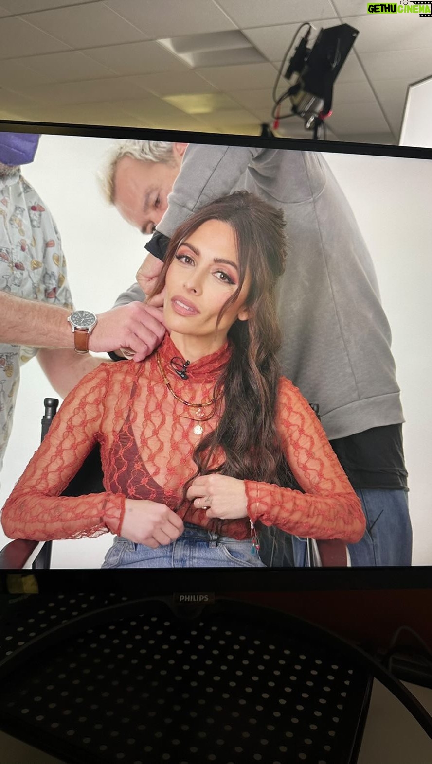 Sarah Shahi Instagram - @elleusa 🧡 #mahsaamini #chiefseattle #queso