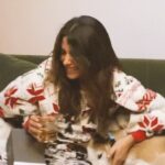 Sarah Shahi Instagram - Saddens me that thanksgiving is over, but let’s go Christmas. We’re gonna Christmas hard. #notanadwishitwas.