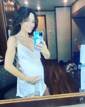 Sarah Shahi Instagram - If you haven’t heard— it’s out 🍿🍾🥰 
@sexlife 2.  Forever grateful to be Billie. 
Share your heart, share your comments 👇🏼 
Hope you like. Season 2 is due to the love you poured on to us after the 1st.  This is for all you Billie’s out there. Hope ya like ❤️ ( ps- features music by one of my favorites @charlottecardin , can you spot the scene)?