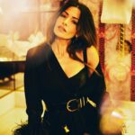 Sarah Shahi Instagram - @palmspringslifemagazine 💚☘️