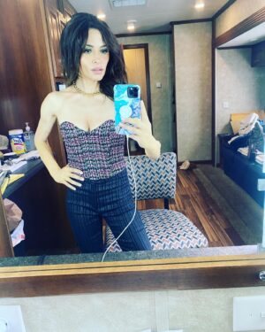 Sarah Shahi Instagram - If you haven’t heard— it’s out 🍿🍾🥰 
@sexlife 2.  Forever grateful to be Billie. 
Share your heart, share your comments 👇🏼 
Hope you like. Season 2 is due to the love you poured on to us after the 1st.  This is for all you Billie’s out there. Hope ya like ❤️ ( ps- features music by one of my favorites @charlottecardin , can you spot the scene)?