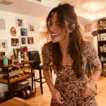 Sarah Shahi Instagram - And the student prepares… @sexlife S2… What are YOU most excited to see? 🤩