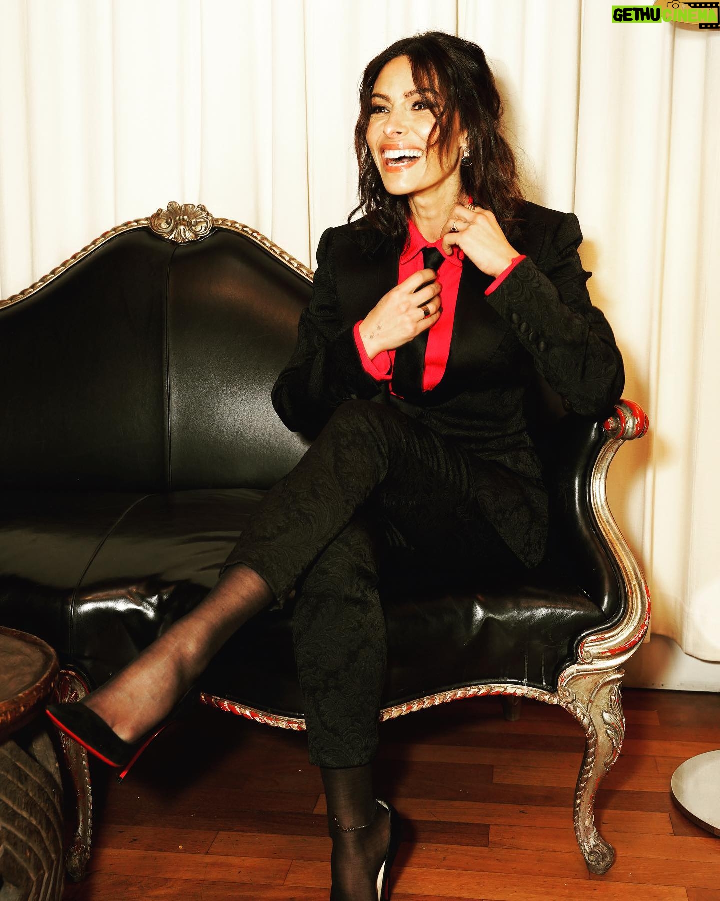 Sarah Shahi Instagram - @dolcegabbana @blackadammovie Fit #g.z.n.0