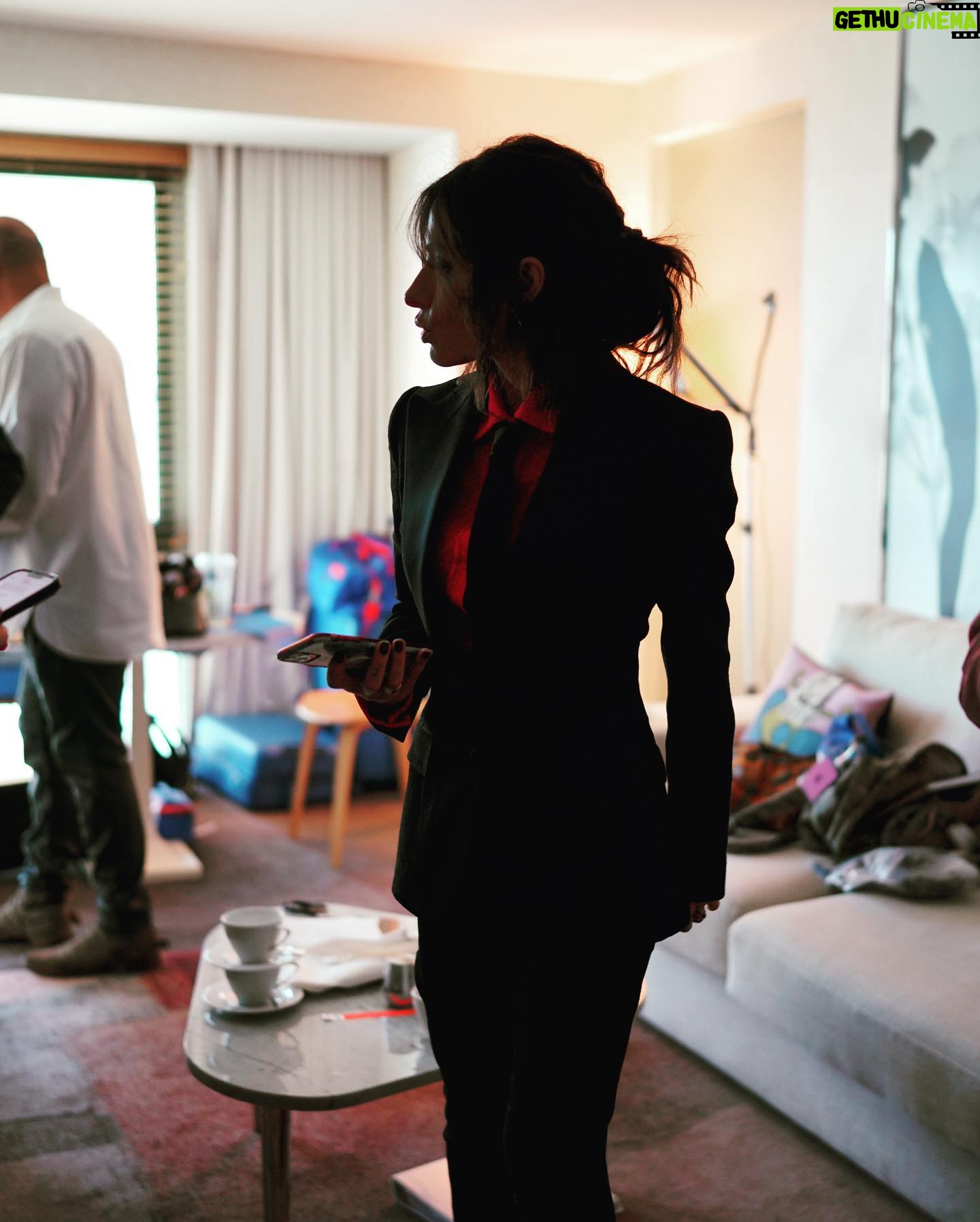 Sarah Shahi Instagram - @dolcegabbana @blackadammovie Fit #g.z.n.0