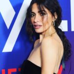 Sarah Shahi Instagram - uno mas. @sexlifenettflix Thx for the ride.