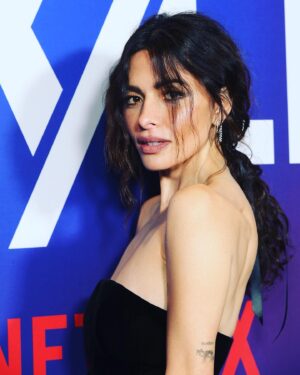 Sarah Shahi Instagram - uno mas. 
@sexlifenettflix 
Thx for the ride.
