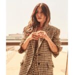 Sarah Shahi Instagram - @composuremag fall vibes 🍁