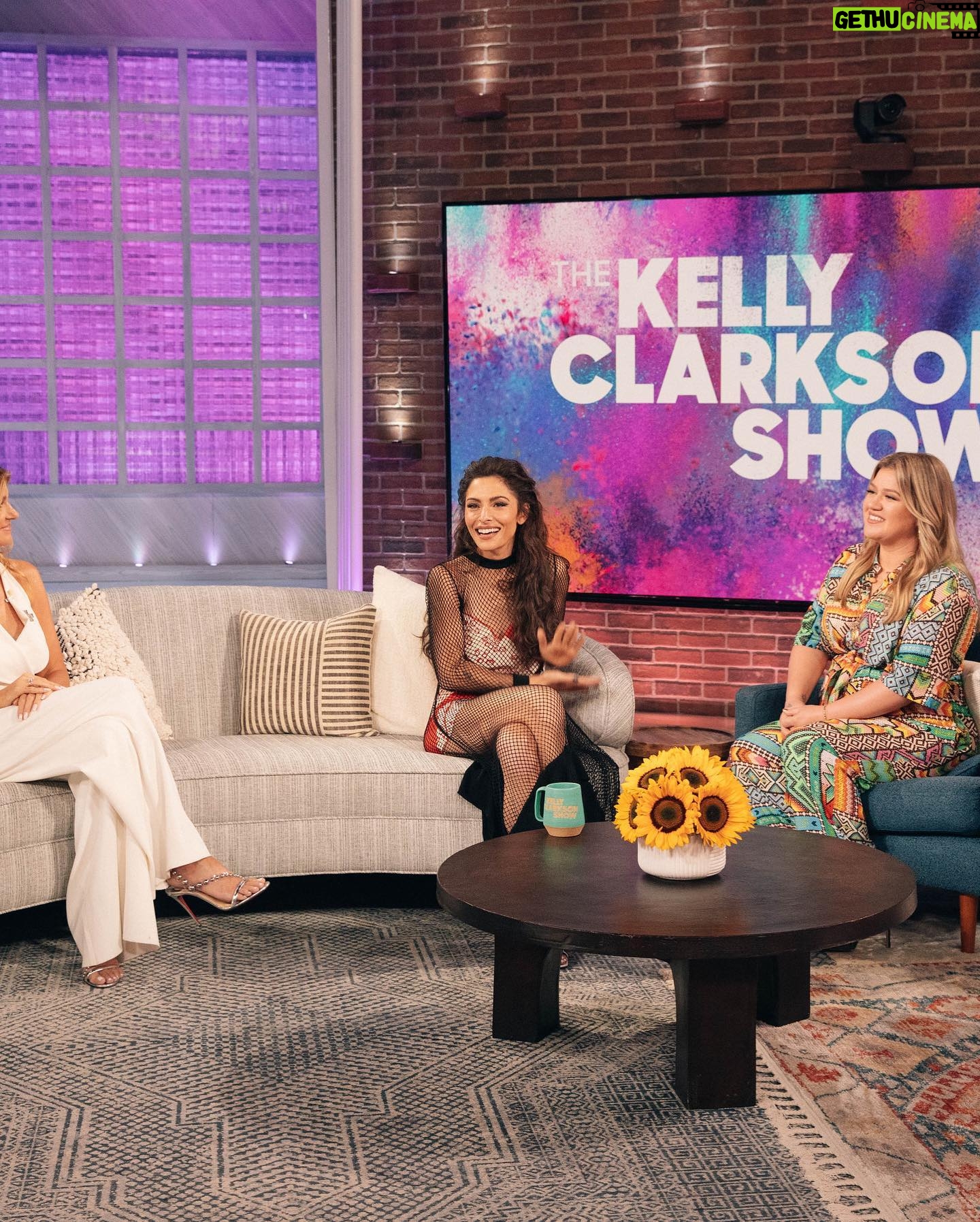 Sarah Shahi Instagram - Yours truly on @kellyclarksonshow ❤️ #2plates1girl @blackadammovie