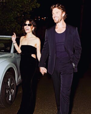 Sarah Shahi Instagram - uno mas. 
@sexlifenettflix 
Thx for the ride.