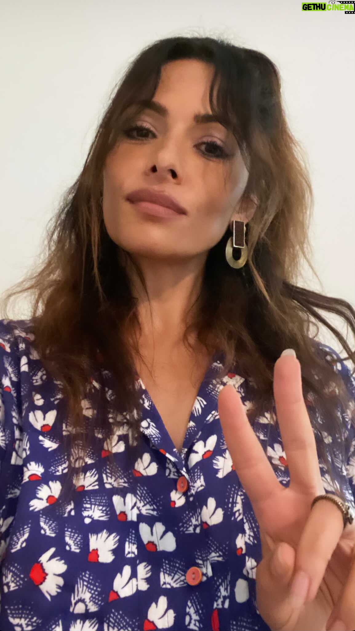 Sarah Shahi Instagram - We talked about Sex/Life, @sexlife and everything in between 💛