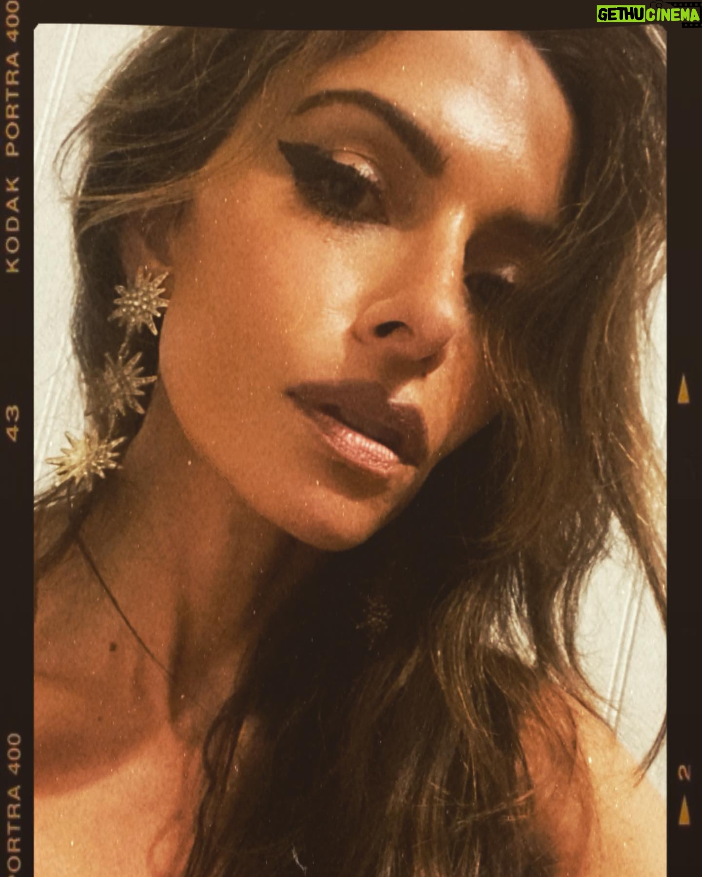 Sarah Shahi Instagram - If there’s anyone that can bring Paris to LA, it’s @glyniscostin @gherardofelloni and @rogervivier. I love this brand and the epic group of women I always befriend. Last night was MAGICAL ✨