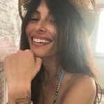 Sarah Shahi Instagram - Perfect summer accessory @clarinsusa lip oils. Sweet not sticky. 💋 #clarinspartner