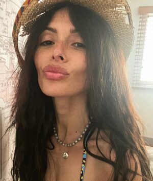 Sarah Shahi Instagram - Perfect summer accessory 
@clarinsusa lip oils. Sweet not sticky. 💋 
#clarinspartner