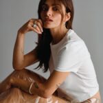 Sarah Shahi Instagram - @onlynaturaldiamonds 💎 Love you @glyniscostin and your incredible team💜