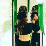 Sarah Shahi Instagram - @palmspringslifemagazine 💚☘️