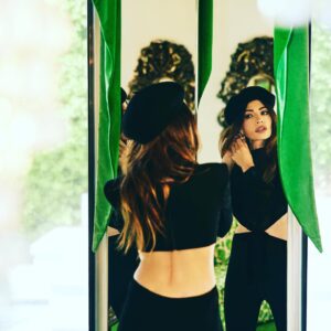 Sarah Shahi Instagram - @palmspringslifemagazine 💚☘️