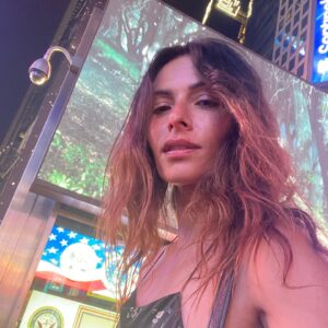 Sarah Shahi Instagram - Friday gratitude post. Hasn’t always been easy. But it was what was right. Because here I am now. No mistakes. No judgements. What happened, was meant to be. Because here I am now. And I wouldn’t trade this for anything. Humbled. Brought to my knees in appreciation. Heart overflowing w gratitude.For this man. For my family. For this opportunity. For this show. ( and for that vintage jacket, NYC’s ice cream , and those sunglasses) Thank you to those that made this moment possible 🐝🐝 ❤️ @sexlife 📷 ( of course)- @adam_demos