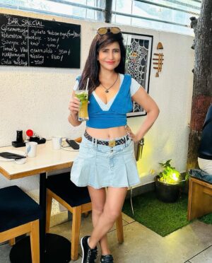 Saru Maini Instagram - Halfway to the Weekend 😃 #wednesdayvibes  #wednesday #japanesefood #sushi #sushitime #ramen #ramenlover