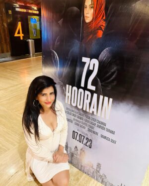 Saru Maini Instagram - How could Hakim leave this Hoor(Mehar) to look for @72hoorain_ 😉To find out watch in a theatre near you this National Award Winning Film with 9.1 Rating #72hoorain @sanjaypuransinghchauhan @ashokepandit1  @captgulab @pavanrajmalhotra @saarthie @anirudhsocial