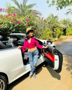 Saru Maini Instagram - Sometimes,you have to stop thinking so much and just go where your heart takes you❤️ . . . #wanderer #sunkissed #spring #happiness #wanderlust #potd #ootd #solitude #grateful #scenic #blessed #stylish #fashion #trip #breaktime