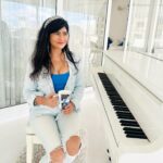 Saru Maini Instagram – Monday blues💙🎹☕️💙 #mondayvibes #instalike #instagood #ootd #fyp