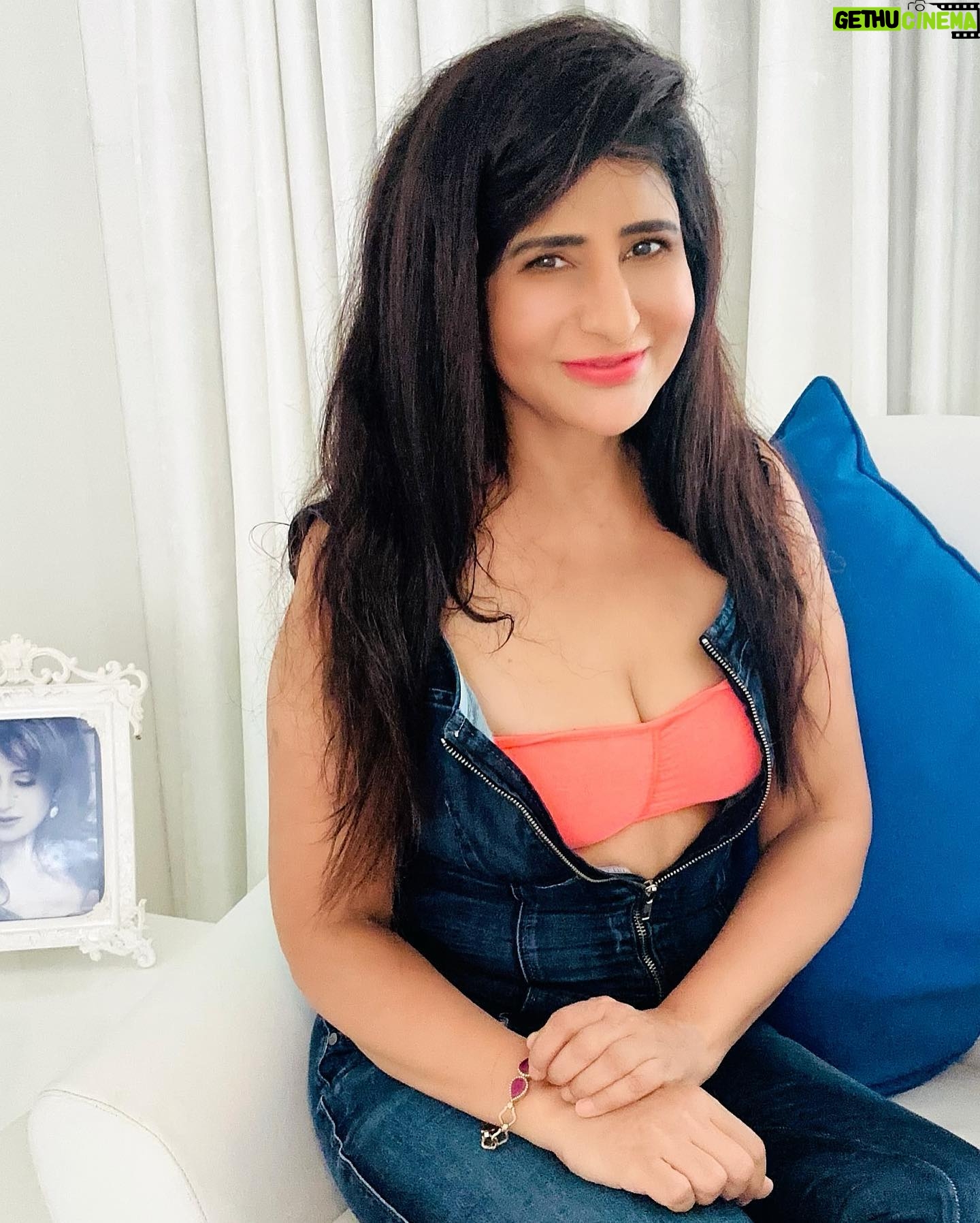 Saru Maini Instagram - Don’t wait for the perfect moment, take the moment and make it perfect🤩✨👍 #sarumaini #positivevibes #lessonsoflife #fyp