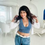 Saru Maini Instagram - Bas yunhi☺️ #thursdayvibes #ootd #instalike #potd #positivity #positivevibes #positivevibesonly