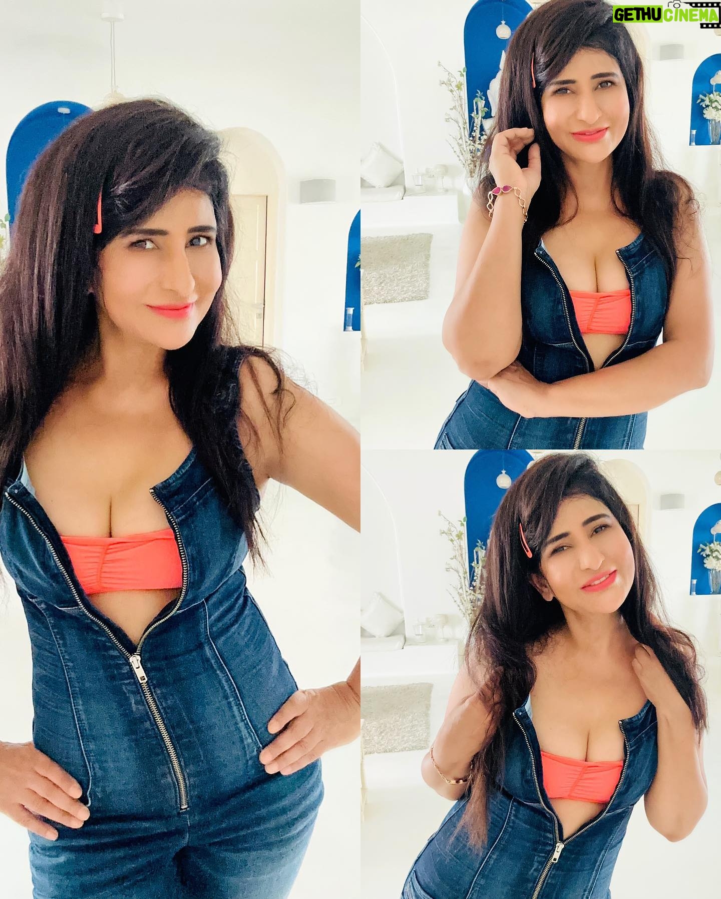 Saru Maini Instagram - Don’t wait for the perfect moment, take the moment and make it perfect🤩✨👍 #sarumaini #positivevibes #lessonsoflife #fyp
