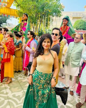 Saru Maini Instagram - Udaipur Diaries🌼✨⚡️🌟🌺 #indian #destinationwedding #wedding #celebration #funtimes  #colourful