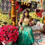 Saru Maini Instagram - Udaipur Diaries🌼✨⚡️🌟🌺 #indian #destinationwedding #wedding #celebration #funtimes #colourful