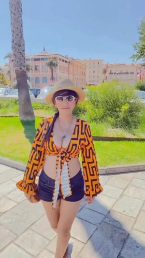 Saru Maini Instagram - Travel Reels❤️ I’m having Vacation withdrawals😬 #sarumaini #chamakchallo #ooantavamama #instareels #instareelsindia❤️ #trendingreels #bollywood
