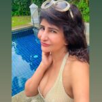 Saru Maini Instagram – Vacation Mood😃🤳 #airportlook #privatepoolvilla #holidaytime #relaxed #funtimes