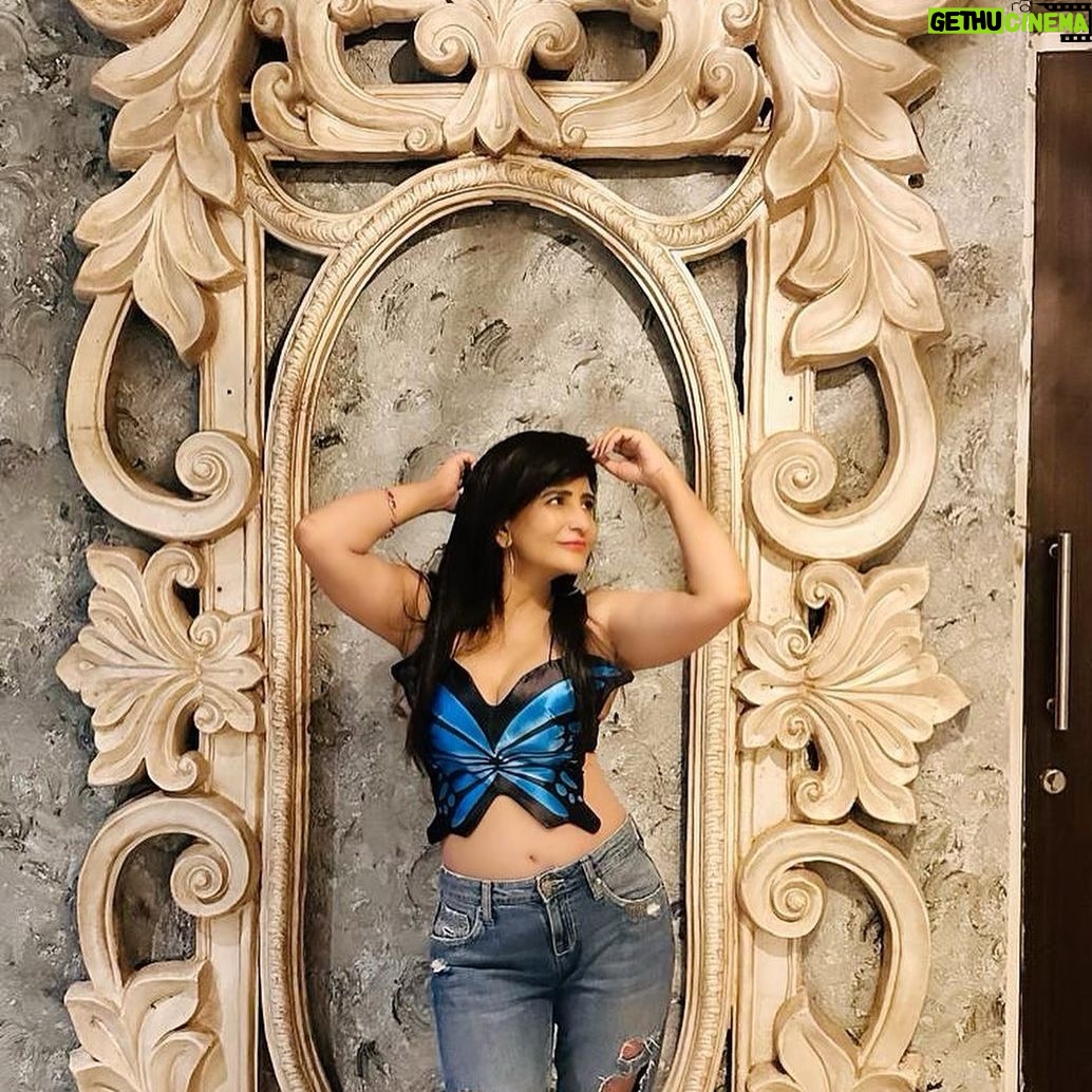 Saru Maini Instagram - Partayyy Night🦋(1st time have put all 10 pics coz every1 else nd me loved my top😃😝) #weekendvibes #partytime💃 #funtime #ootd