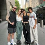 Sasha Calle Instagram - Vea parce el que me vino a visitar el día que sale la peli. @jbalvin familia hermano. Medellín pal mundo papá! x